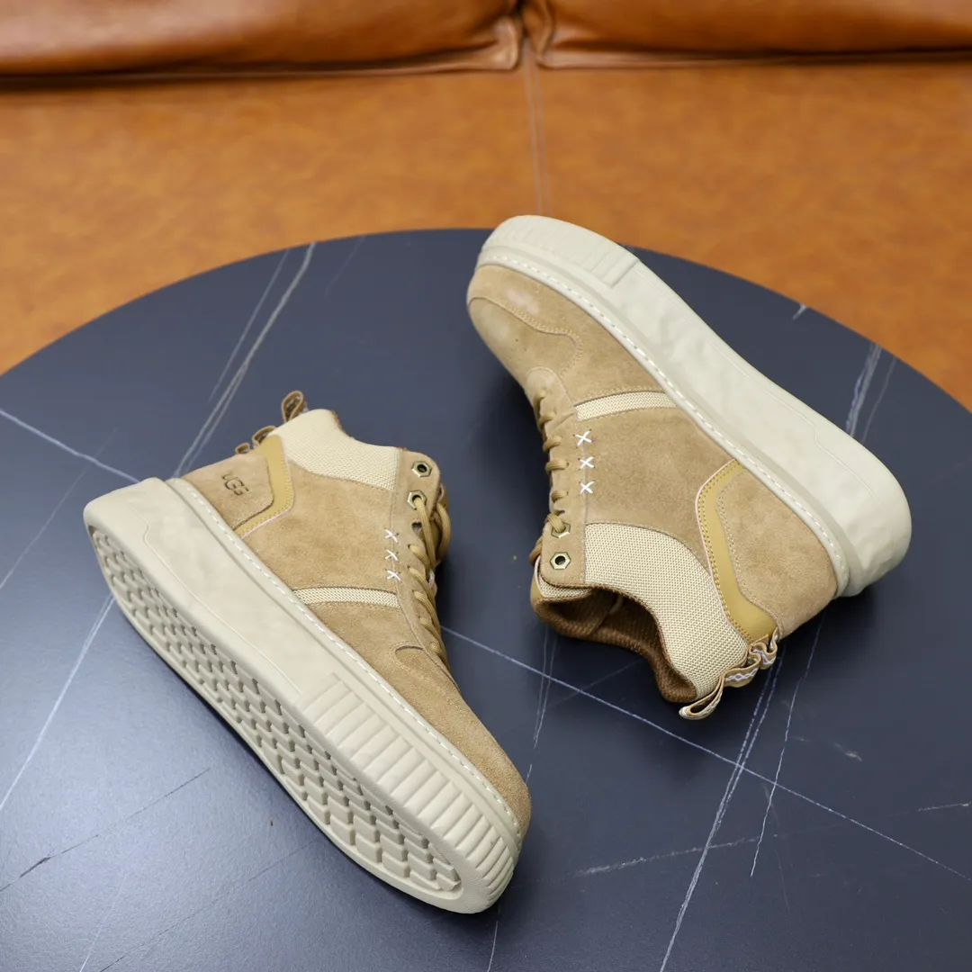 Ex-factory price: 620💰Thick wool imported from Australia Brand: UGG genuine purchase Size: 39-44 Grade: Official website 1:1 Material: First layer of genuine leather waterproof and antifreeze upper Real wool lining Original non-slip soft wear-resistant outsole Style category: Men's casual shoes Trendy style Comfortable on the feet Color: Official website color synchronization